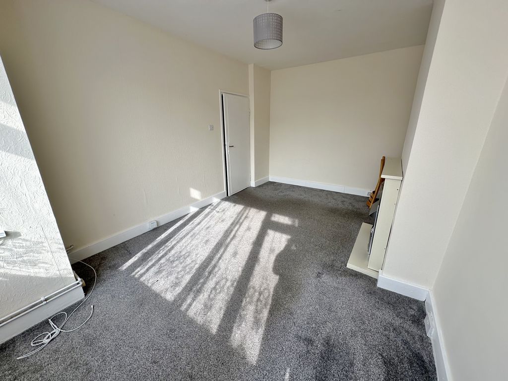 Queen Elizabeth Avenue